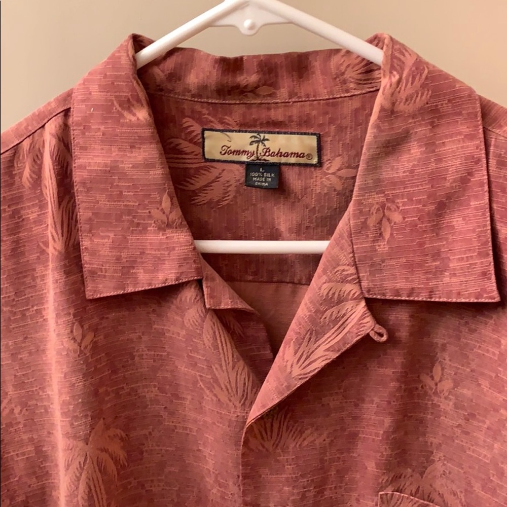 Tommy Bahama camp shirt. Men’s L. 100% silk.